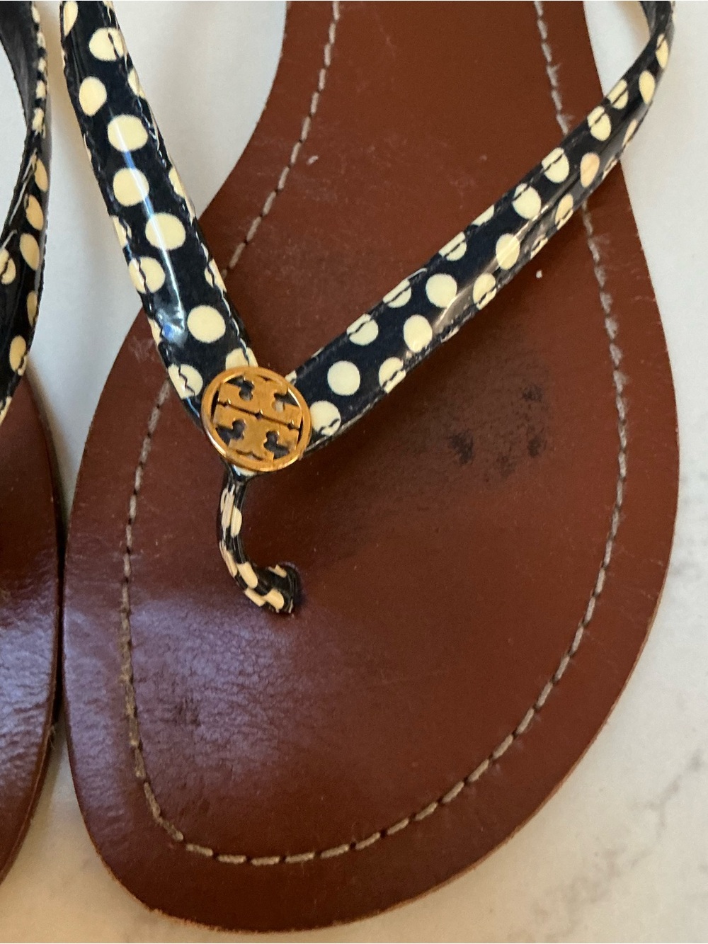 Tory Burch Terra Navy and Cream Polka Dot Thong Sandals with Gold Logo size 10m
